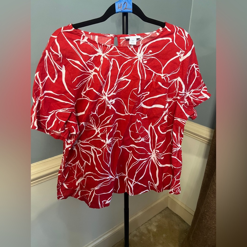Women’s Red Floral Short-Sleeve Blouse
